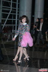 组图：汪圆圆婚礼甜蜜长吻 吴君如李嘉欣等到场