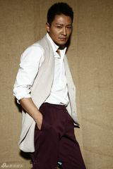 组图：李宗翰登时尚杂志封面 国民小生演绎雅痞型男