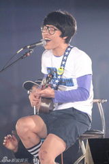 幻灯图：庾澄庆张小燕带队PK 众多红星献艺除夕节目