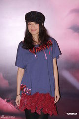 组图：千嬅结婚派对真空上阵 婚夜丁生醉倒无造人