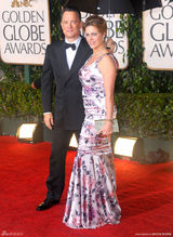 高清组图：金球奖红毯 汤姆-汉克斯携妻子恩爱亮相