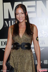 高清组图：李克勤复古西装亮相 蔡加赞同场比帅