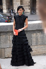 组图：陈燃出席活动黑色长裙抢眼  尽显高贵淑媛范