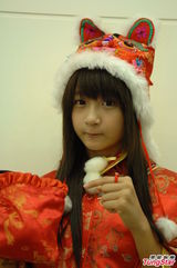 组图：许雅涵登时尚杂志 扮小女鬼拍鬼照