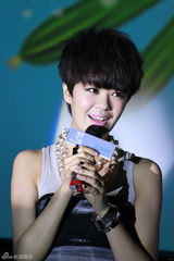 郁可唯蓝短裤[13\/16]幻灯图:郁可唯献唱庆儿童