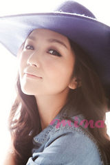 组图：何洁2011经典造型盘点 娇俏酷帅变身双面娇娃