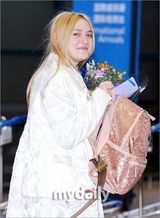 组图：好莱坞明星范宁姐妹访韩 亮相机场