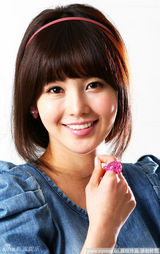 幻灯图集：南圭丽清新写真 甜美笑容展别样风情 