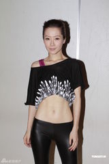 组图：关心妍为演唱会苦练纤腰 透露服装质地轻薄