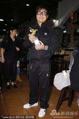 组图：金马奖闭幕庆功酒会获奖者开心亮相