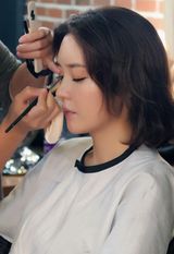 组图：韩星成宥利拍摄时尚大片 幕后花絮照曝光