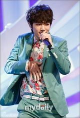 组图：韩女团舞台装尺度无下限 薄纱透视露底