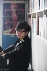 组图：胡夏新专辑写真曝光 书生气萌态十足