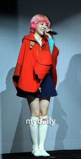 组图：少女时代宣传新专辑 五彩装俏丽清新