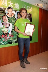 组图：容祖儿分享昆明探访感受 贺好友谢霆锋封帝