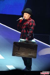 组图：黄耀明个唱何韵诗亲吻 林宥嘉变粉丝献唱