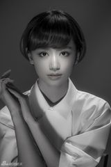 组图：乔乔短发优雅 复古风90后简约时尚