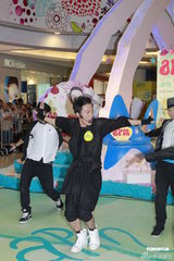 组图：林峰香港办签唱会 否认蓝莓亲面牵手