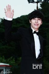 组图：韩星云集首尔电视剧盛典 吴奇隆等助阵