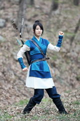 高清图：秀智《九家》片场搞怪照调皮萌翻天