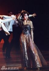 组图：天海佑希46岁生日 宝冢男角剧照大放送