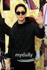 组图：郑允浩郑宇金智媛等为时尚活动站台