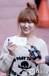 组图：众韩爱豆自信赴高考 SJ河智苑应援