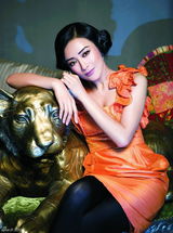 组图：秦岚连登两本杂志 为新片宣传忙造势