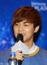 组图：CNBLUE欲与五月天合作 为姜敏赫庆生温馨