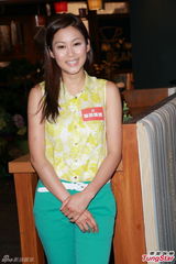 组图：黄宗泽岑丽香合照显尴尬 对绯闻做足准备