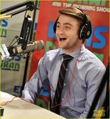 组图：“哈利-波特”丹尼尔做客节目与粉丝热情互动