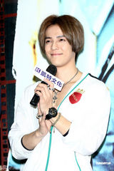 组图：唐禹哲发行新写真 汪东城抱病站台力挺