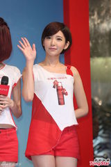 组图：少女组合跳绳卖瘦身产品 粉嫩热裤秀玉腿