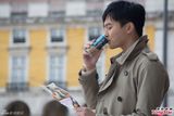 组图：张智霖任咖啡代言人 出走葡萄牙骑单车