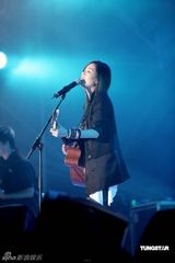 幻灯组图：萧敬腾着铆钉皮衣献唱 卢广仲瑶瑶泯恩仇