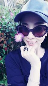 组图：春晚主持人李思思私照 爱素颜爱卖萌