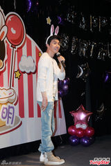 组图：俞灏明变萌兔挑逗粉丝 有望回归主持