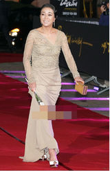 组图：大钟奖红毯赵敏秀素雅长裙端庄高雅
