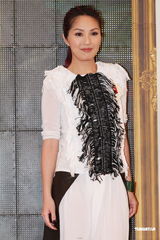 组图：杨千嬅出席商业活动坦言今年没有生baby打算