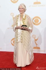 组图：艾伦-鲍斯汀获艾美奖迷你剧最佳女配角