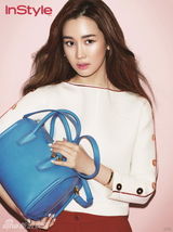 组图：韩星李多海时尚大片 黑白透视装秀好身材