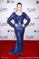 组图：托尼奖红毯星光熠熠 女星斗艳秀腿露肩
