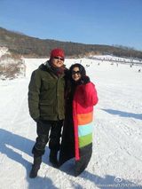 组图：赵本山小姨子于月仙与老公亲密照片曝光