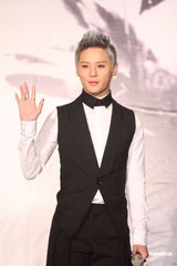 组图：金俊秀台湾将开唱 不计形象大吃特吃