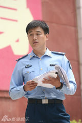 幻灯图：《守候我们的幸福》探班 佟大为演军医