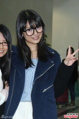 组图：AKB48两成员来台近百粉丝冷静接机