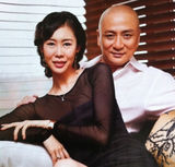 组图：54岁汤镇业4岁双胞胎女儿近照曝光