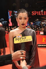 幻灯图集：柏林电影节红毯 主席迪特评价王全安余男