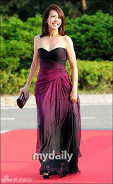 组图：金俊秀玉珠贤等亮相音乐剧颁奖礼地毯