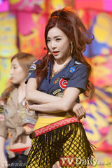 组图：少女时代性感俏舞《MCD》蝉联冠军